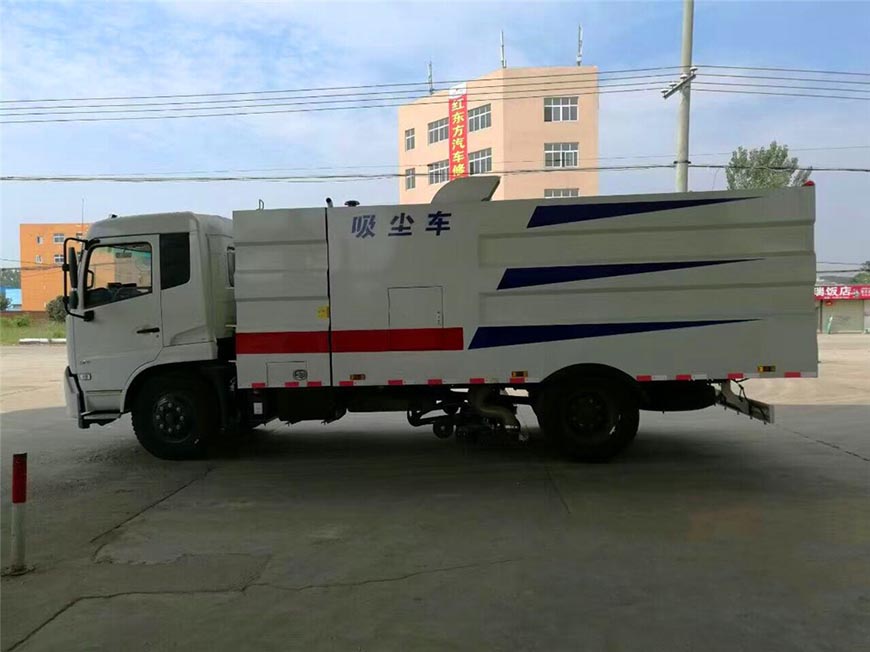 東風(fēng)天錦吸塵車(chē)